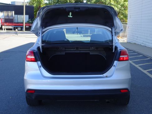 Used 2018 Ford Focus SE image 7
