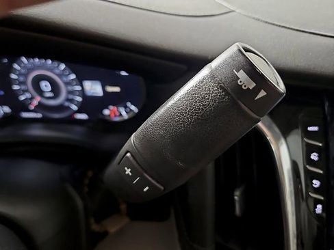 Used 2018 Cadillac Escalade ESV Premium Luxury AWD/4WD image 19