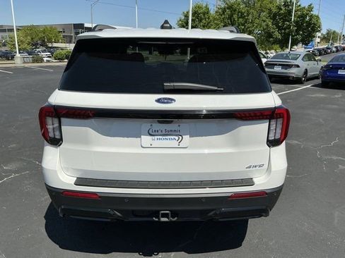 Used 2025 Ford Explorer ST-Line w/ ST-Line Street Pack AWD/4WD image 4