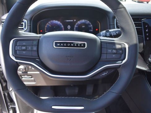Used 2024 Jeep Wagoneer 4WD w/ Premium Group I image 15