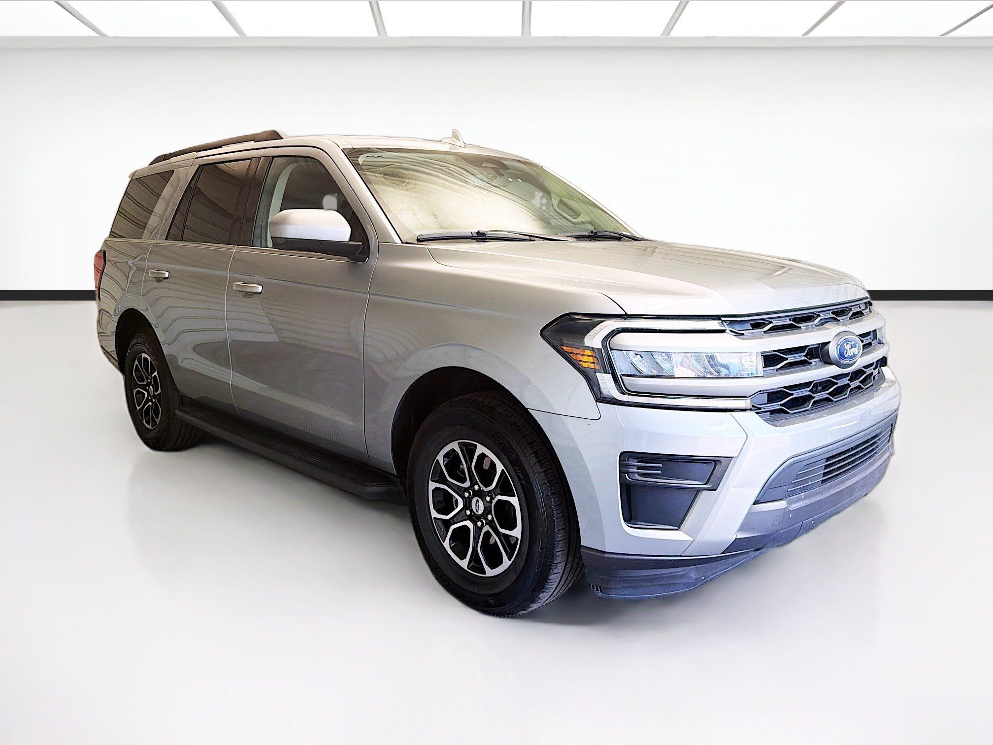 Used 2024 Ford Expedition XLT AWD/4WD image 3