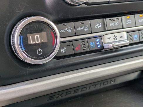 Used 2024 Ford Expedition Limited image 31