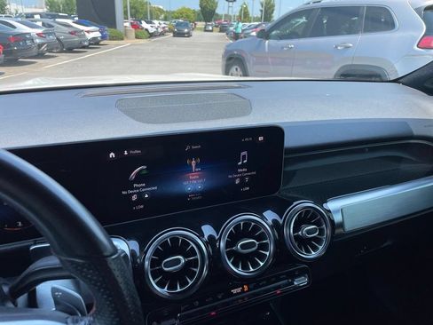 Used 2021 Mercedes-Benz GLB 250 4MATIC image 16