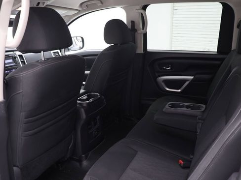 Used 2018 Nissan Titan SV w/ SV Convenience Package image 15