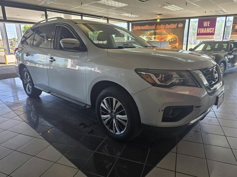 Used 2019 Nissan Pathfinder SV AWD/4WD image 3