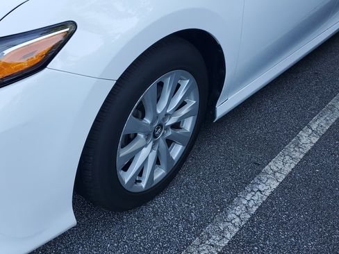 Used 2020 Toyota Camry LE image 6