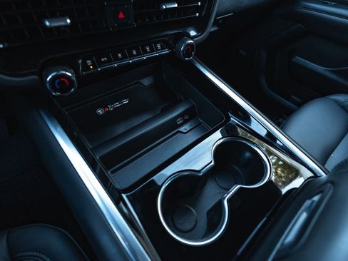 Used 2025 Chevrolet Tahoe LT w/ Comfort Package image 18