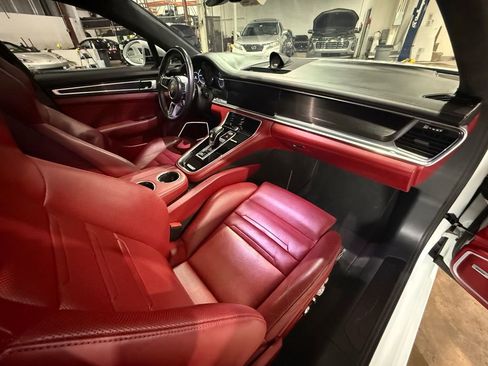 Used 2019 Porsche Panamera GTS AWD/4WD image 36