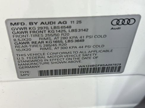 New 2025 Audi Q6 e-tron Premium Plus image 28