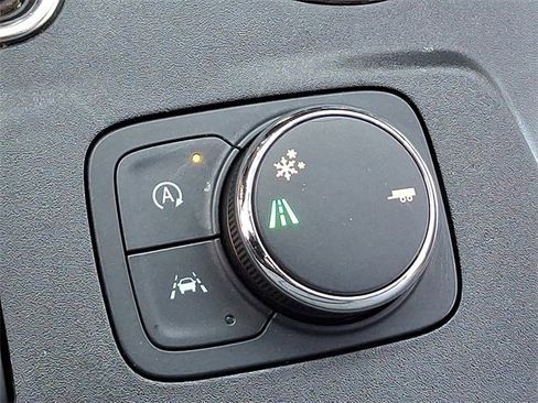 Used 2023 Chevrolet Traverse High Country image 25