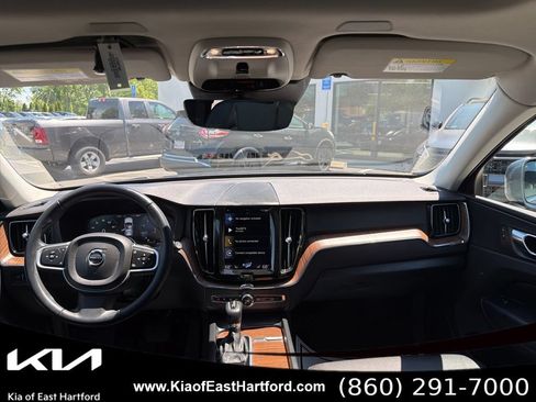 Used 2021 Volvo XC60 T5 Momentum AWD/4WD image 23