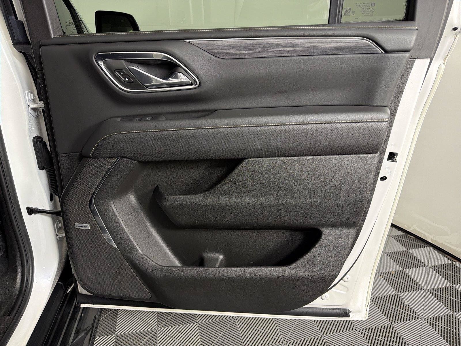Used 2023 GMC Yukon XL SLT w/ SLT Premium Package AWD/4WD image 16