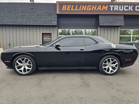 Used 2015 Dodge Challenger SXT Plus w/ Driver Convenience Group RWD image 2