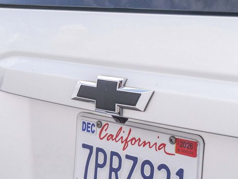 Used 2016 Chevrolet Suburban LT RWD image 11