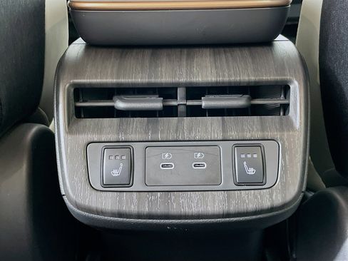 Used 2025 Nissan Ariya FWD image 28