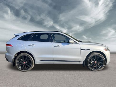 Used 2018 Jaguar F-PACE R-Sport image 6