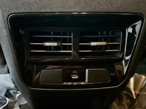 Used 2024 Chevrolet Colorado LT RWD image 17