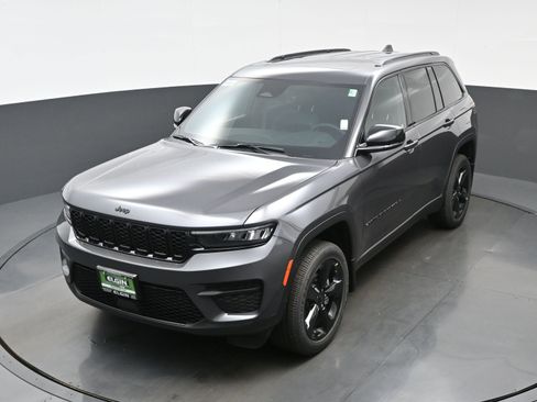 New 2025 Jeep Grand Cherokee Altitude AWD/4WD image 18