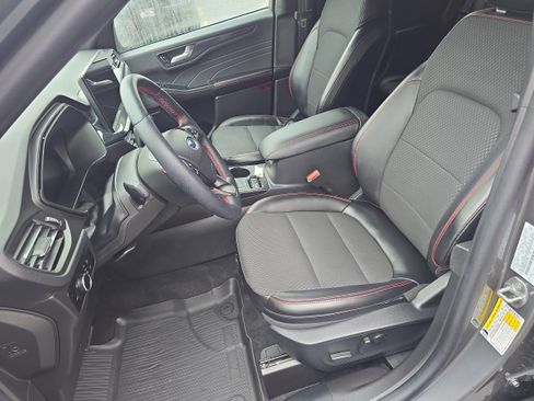 Used 2024 Ford Escape ST-Line w/ Tech Pack #1 image 9