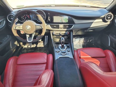 Used 2022 Alfa Romeo Giulia Veloce image 9