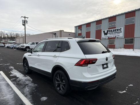 Certified 2022 Volkswagen Tiguan SE w/ Panoramic Sunroof Package image 8