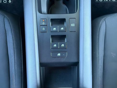 Used 2024 Hyundai Ioniq 6 SE RWD image 21