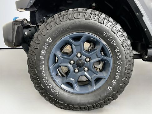 Used 2023 Jeep Wrangler Unlimited w/ Sun & Screen Package AWD/4WD image 11