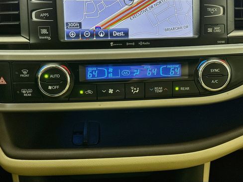 Used 2018 Toyota Highlander Limited Platinum FWD image 24