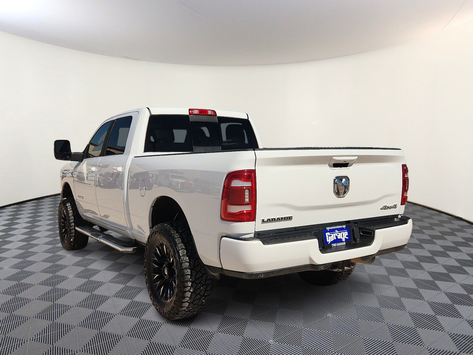 Used 2024 RAM 2500 Laramie AWD/4WD image 3