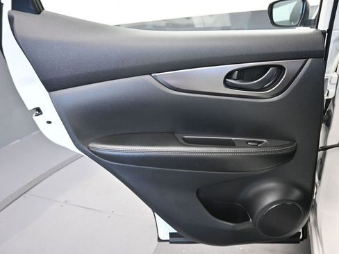 Used 2022 Nissan Rogue Sport S image 27