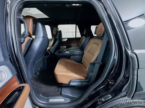 Used 2023 Lincoln Navigator Reserve AWD/4WD image 22