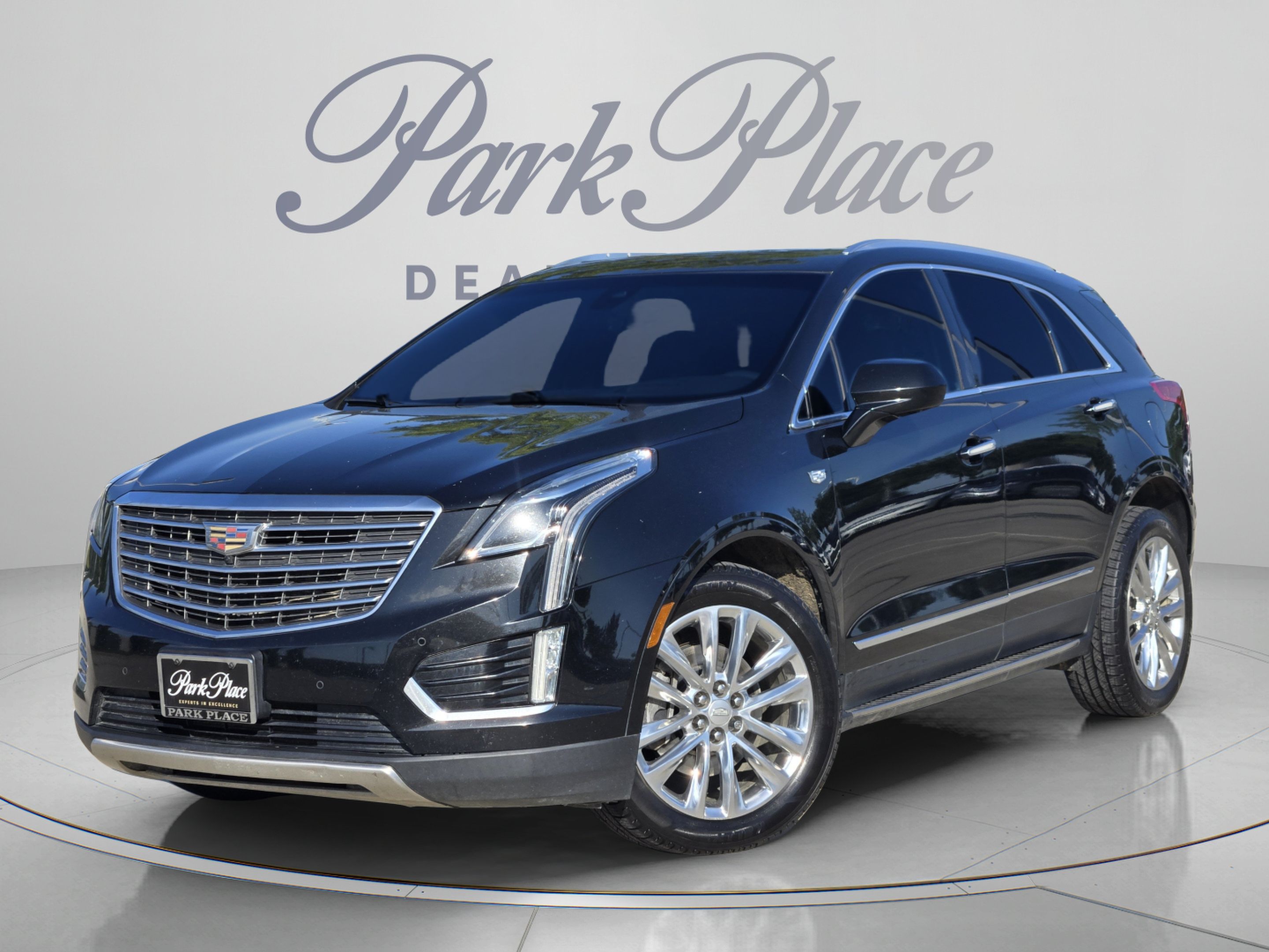 Used 2017 Cadillac XT5 Platinum AWD/4WD image 1