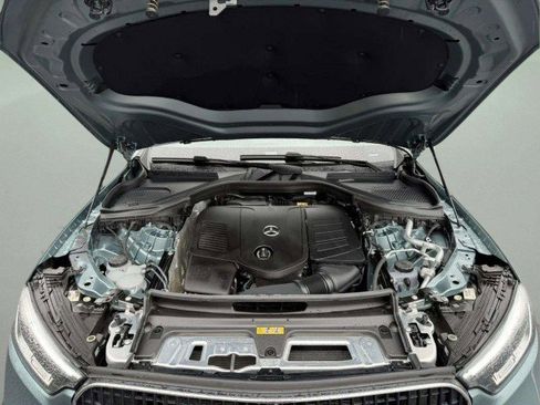 Used 2025 Mercedes-Benz GLC 300 4MATIC image 32