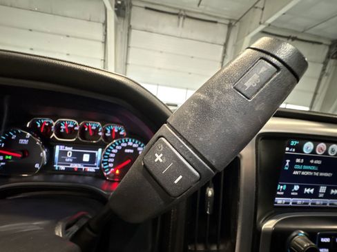 Used 2018 GMC Sierra 1500 SLT image 16