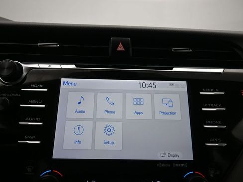 Used 2019 Toyota Camry XLE image 17