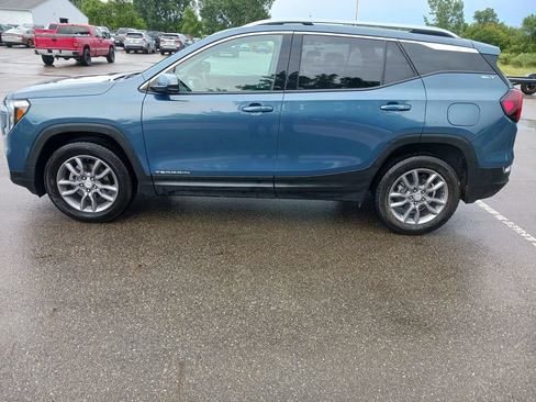 Used 2024 GMC Terrain SLT AWD/4WD image 7