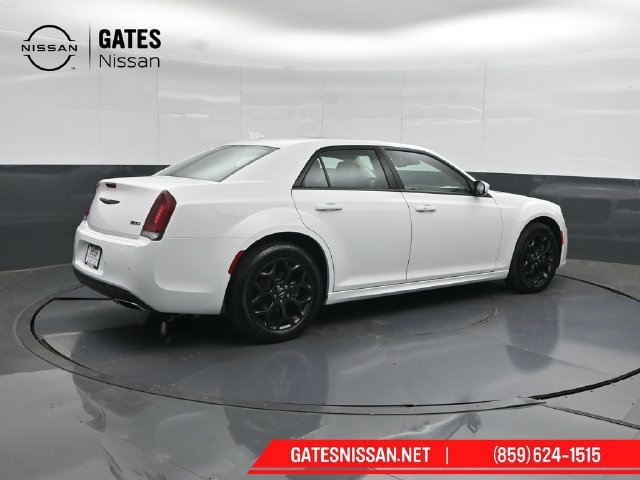 Used 2022 Chrysler 300 Touring L w/ Popular Equipment Group AWD/4WD image 2