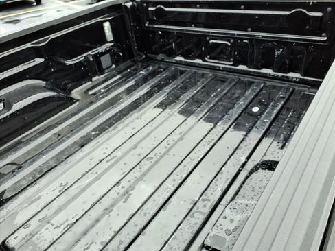 Used 2021 Jeep Gladiator Overland image 26