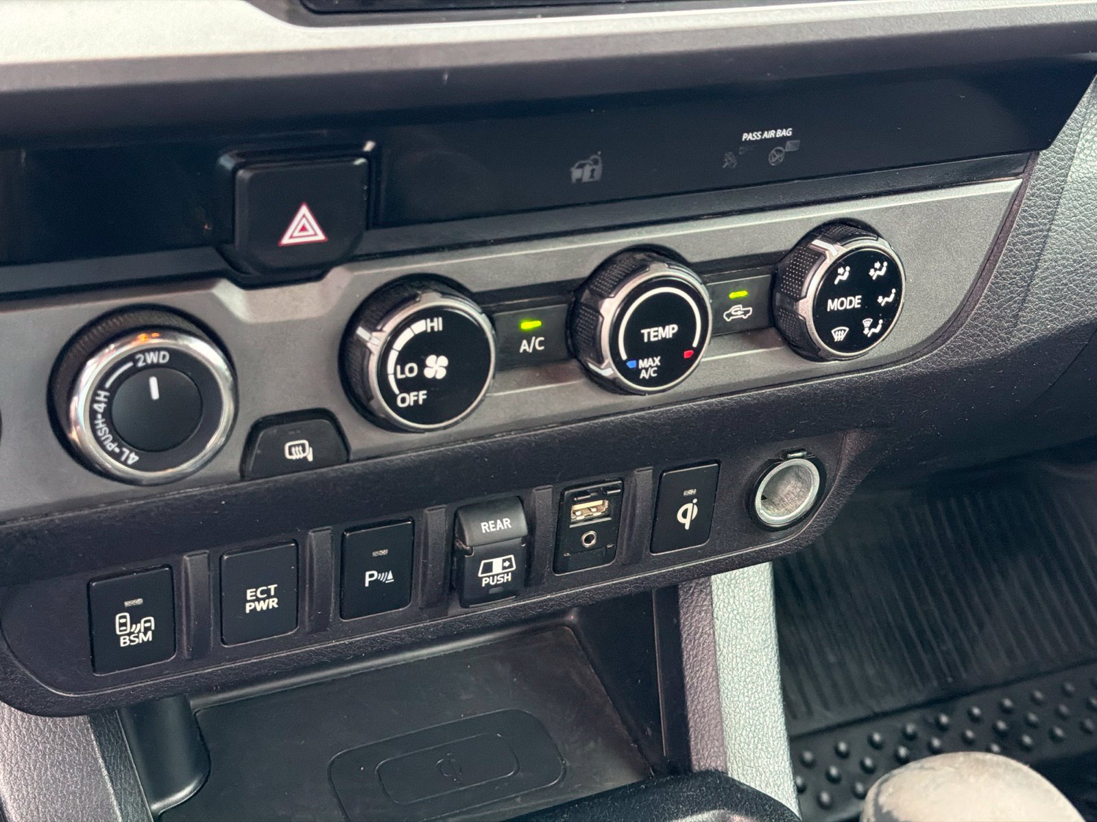 Used 2018 Toyota Tacoma TRD Sport w/ Technology Package AWD/4WD image 23