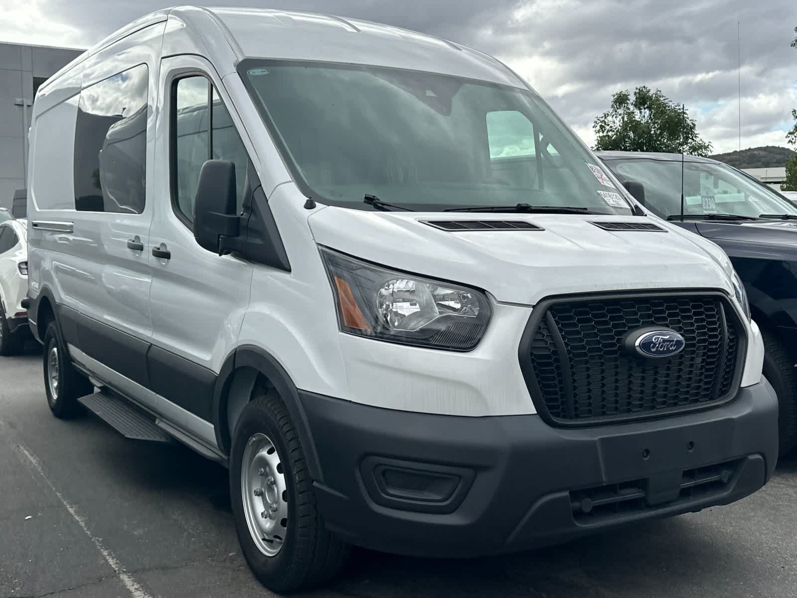 Used 2024 Ford Transit 250 148 Medium Roof RWD image 3
