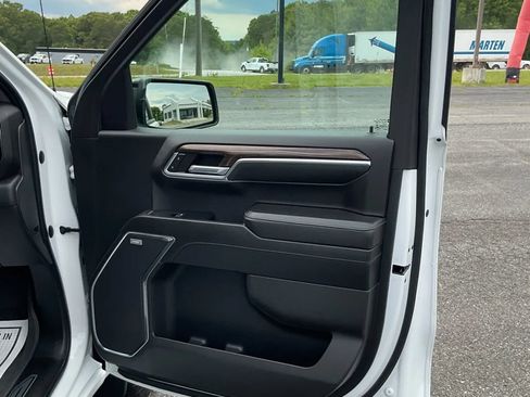 Used 2022 Chevrolet Silverado 1500 RST w/ Convenience Package II AWD/4WD image 34