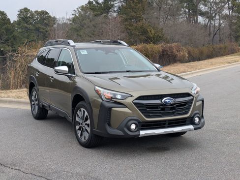 Used 2023 Subaru Outback Touring image 3