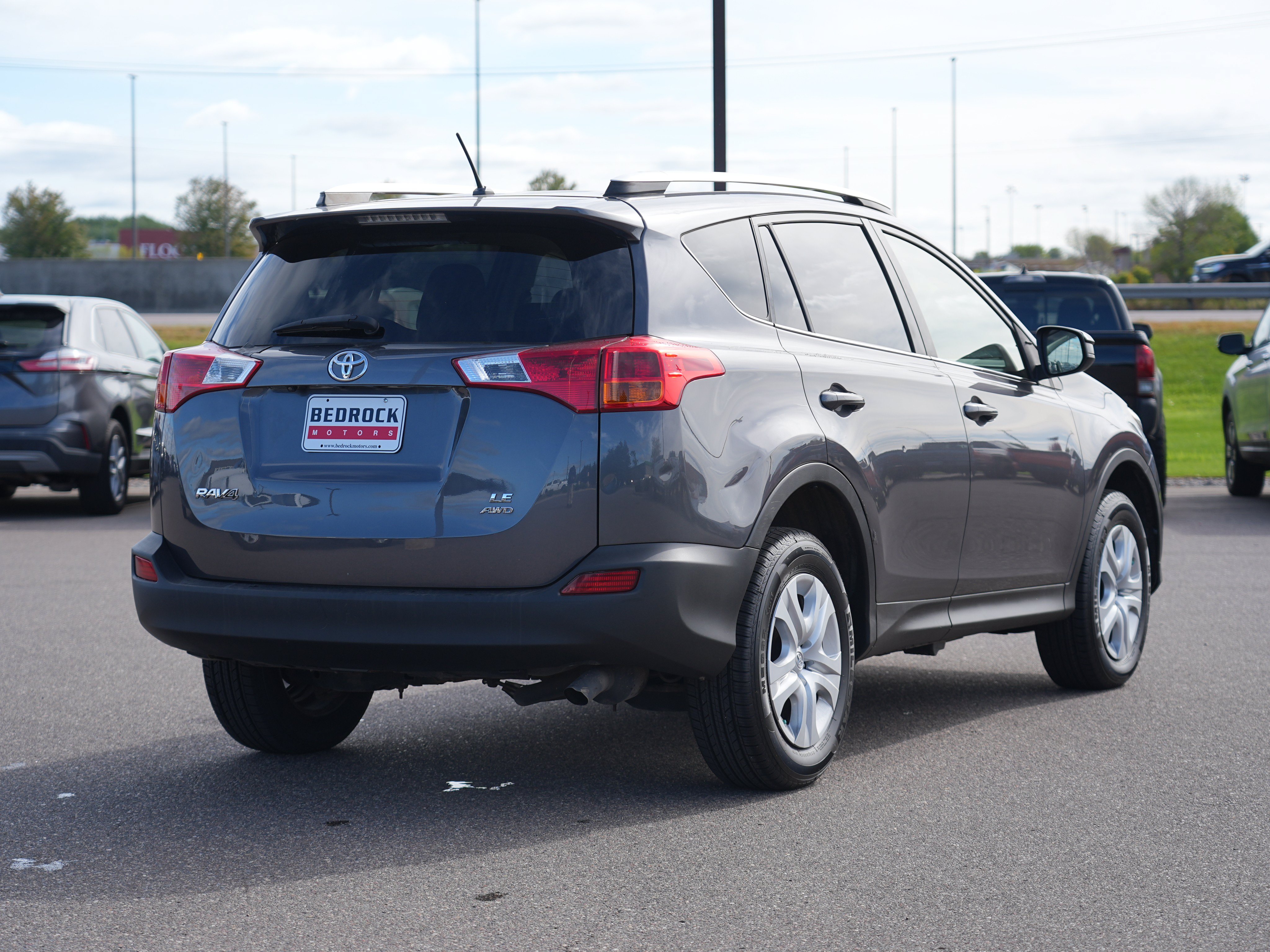 Used 2015 Toyota RAV4 LE AWD/4WD image 3