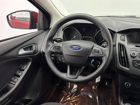 Used 2016 Ford Focus SE w/ SE Power Seat Package image 23