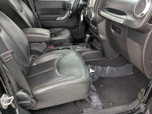 Used 2014 Jeep Wrangler Unlimited Sahara w/ Max Tow Package image 18