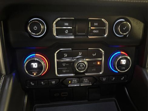 Used 2023 Chevrolet Suburban Premier image 50