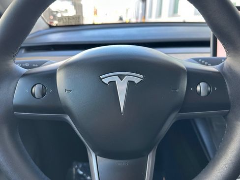 Used 2024 Tesla Model Y Long Range AWD/4WD image 24