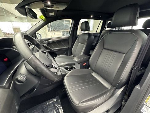 Used 2022 Volkswagen Tiguan SE R-Line image 11