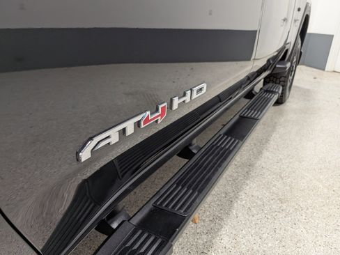 Used 2020 GMC Sierra 2500 AT4 w/ AT4 Premium Package AWD/4WD image 9