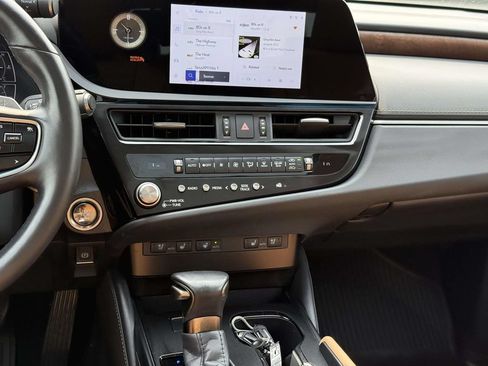 Used 2025 Lexus ES 350 w/ Premium Package FWD image 19